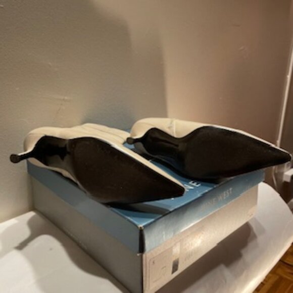 Nine West Sculpt Ankle Boot Ivory 2" Heel Size 8 M - Picture 6 of 9